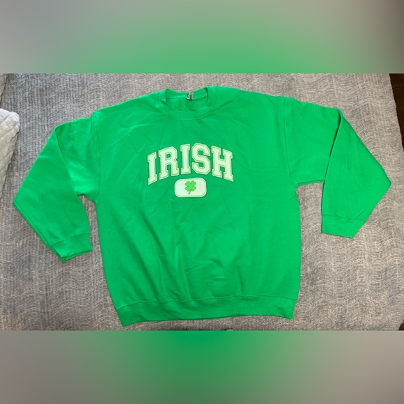 Green Unisex Irish Print Comfy Crew Neck Sweatshirt XL NWOT - Picture 4 of 11